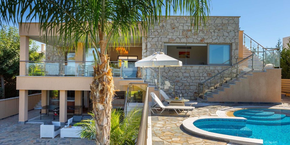 Villa Pandora with swimming pool