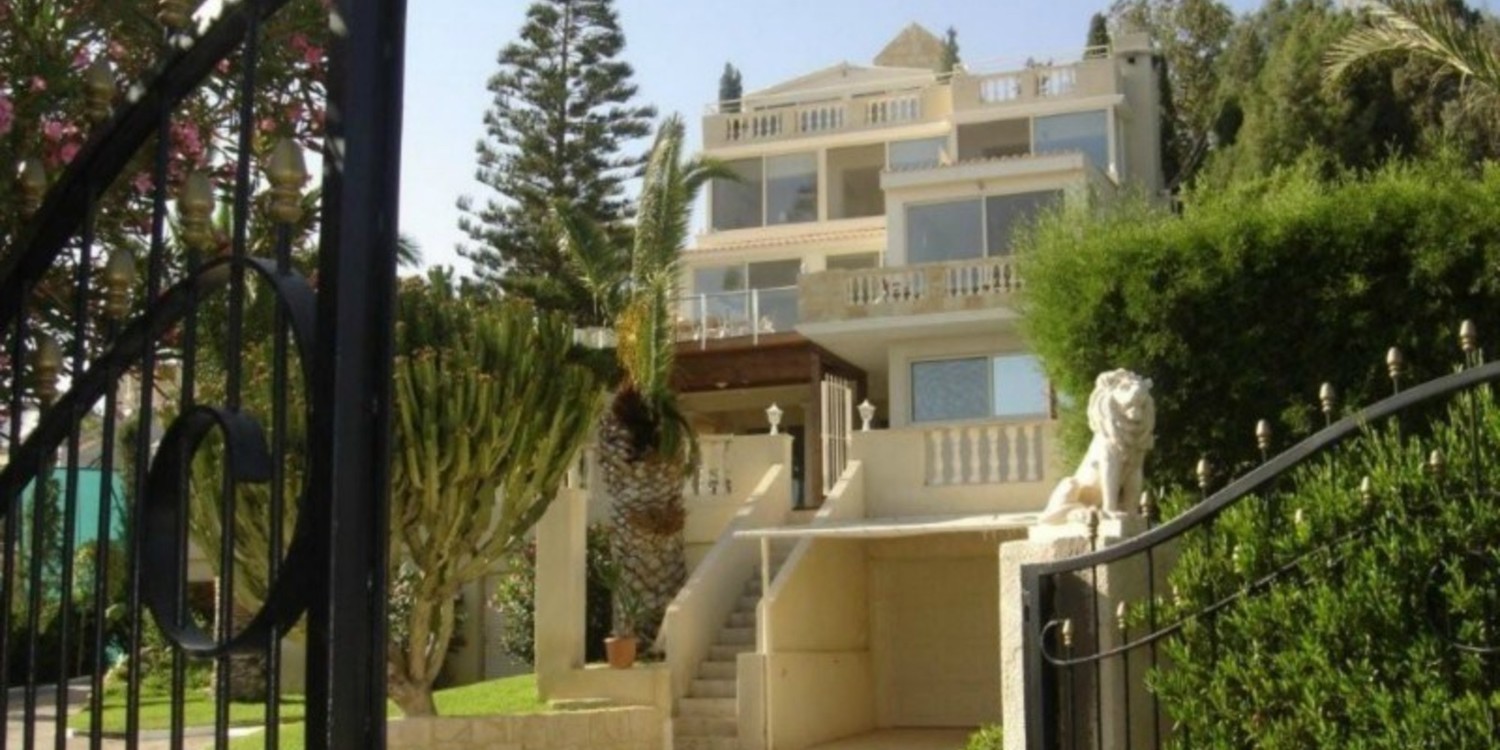 Luxury 7-Bedroom Villa in Agios Tychonas Area with swimming pool